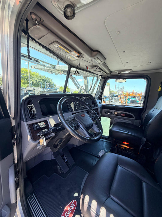 2024 Peterbilt 389 w/a 2023 Lohr G20