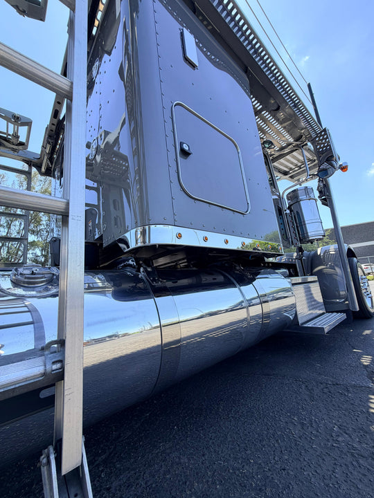 2024 Peterbilt 389 w/a 2023 Lohr G20
