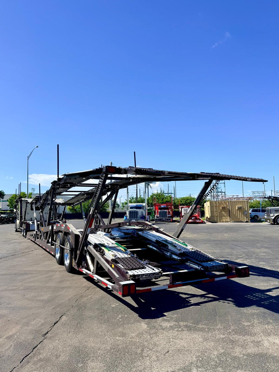 2021 Peterbilt 389 w/a 2022 Cottrell LSFA 80”