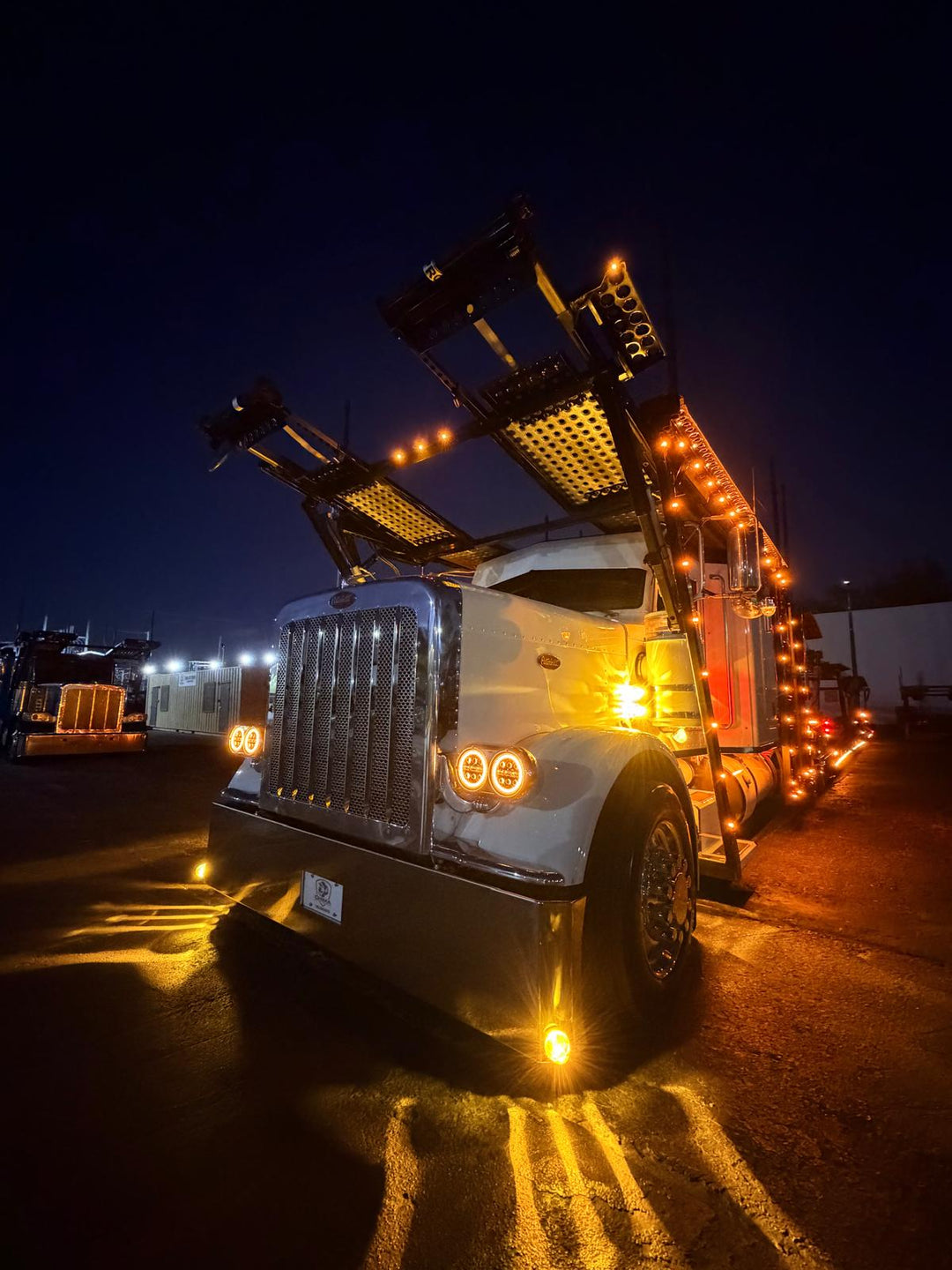 2021 Peterbilt 389 (ChopTop) w/a 2023 Cottrell LSFA 80”