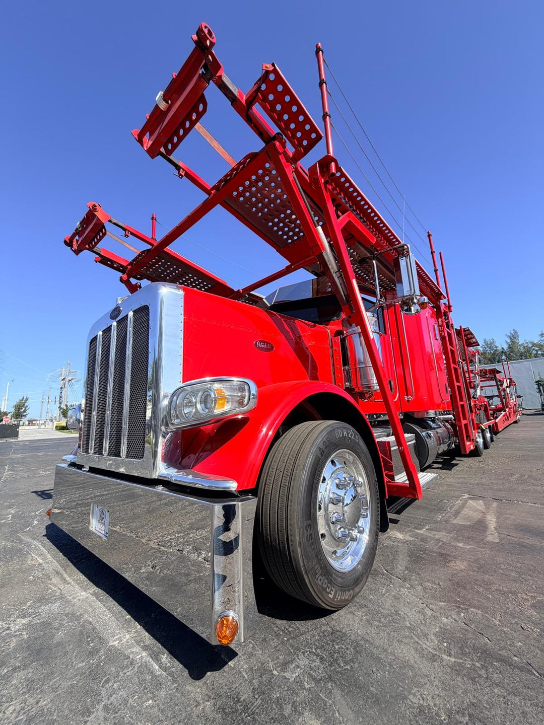 2022 Peterbilt 389 w/a 2020 Cottrell LSFA 80’