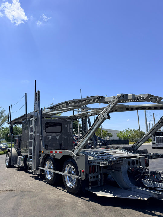 2024 Peterbilt 389 w/a 2023 Lohr G20