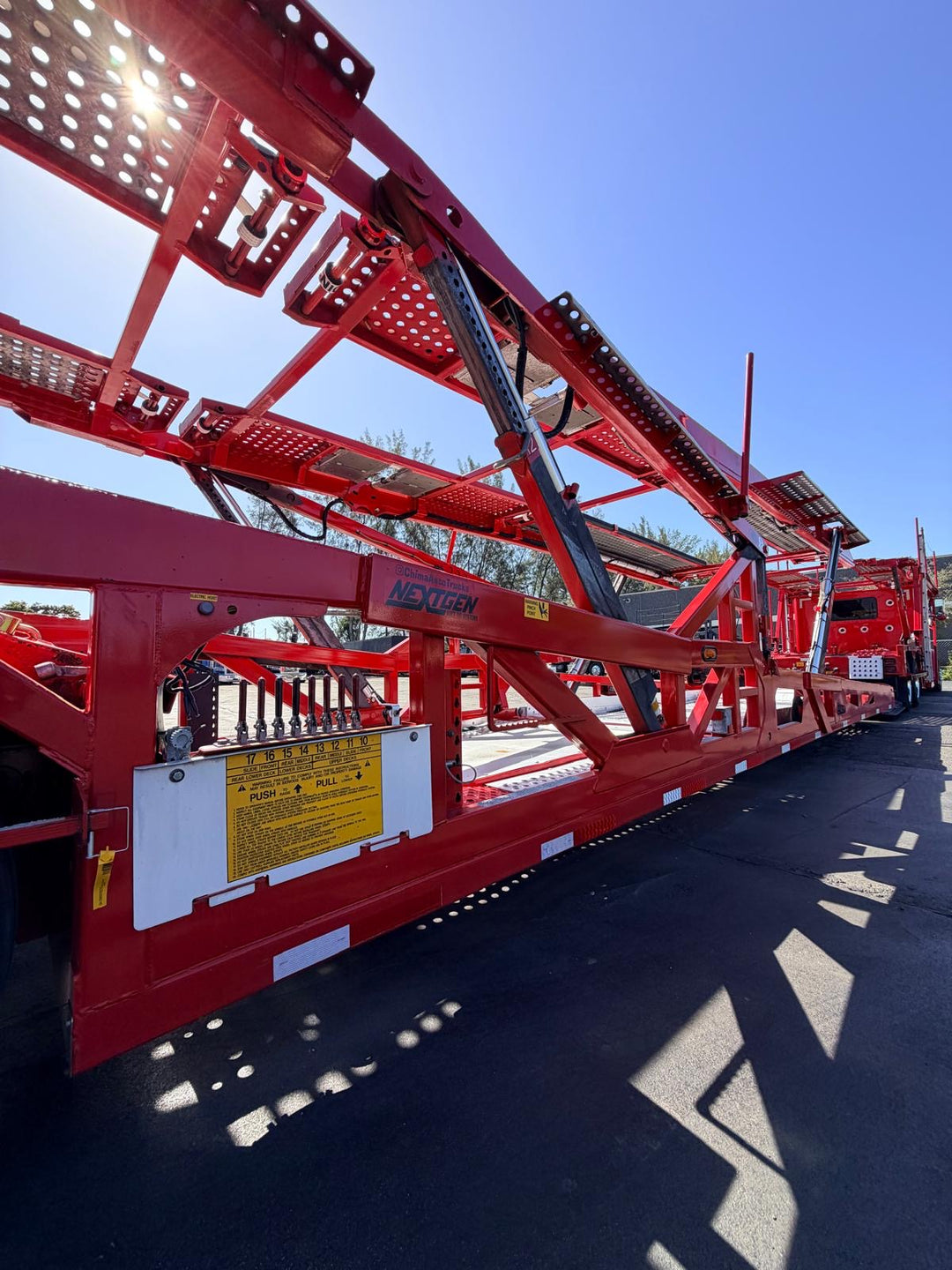 2022 Peterbilt 389 w/a 2020 Cottrell LSFA 80’