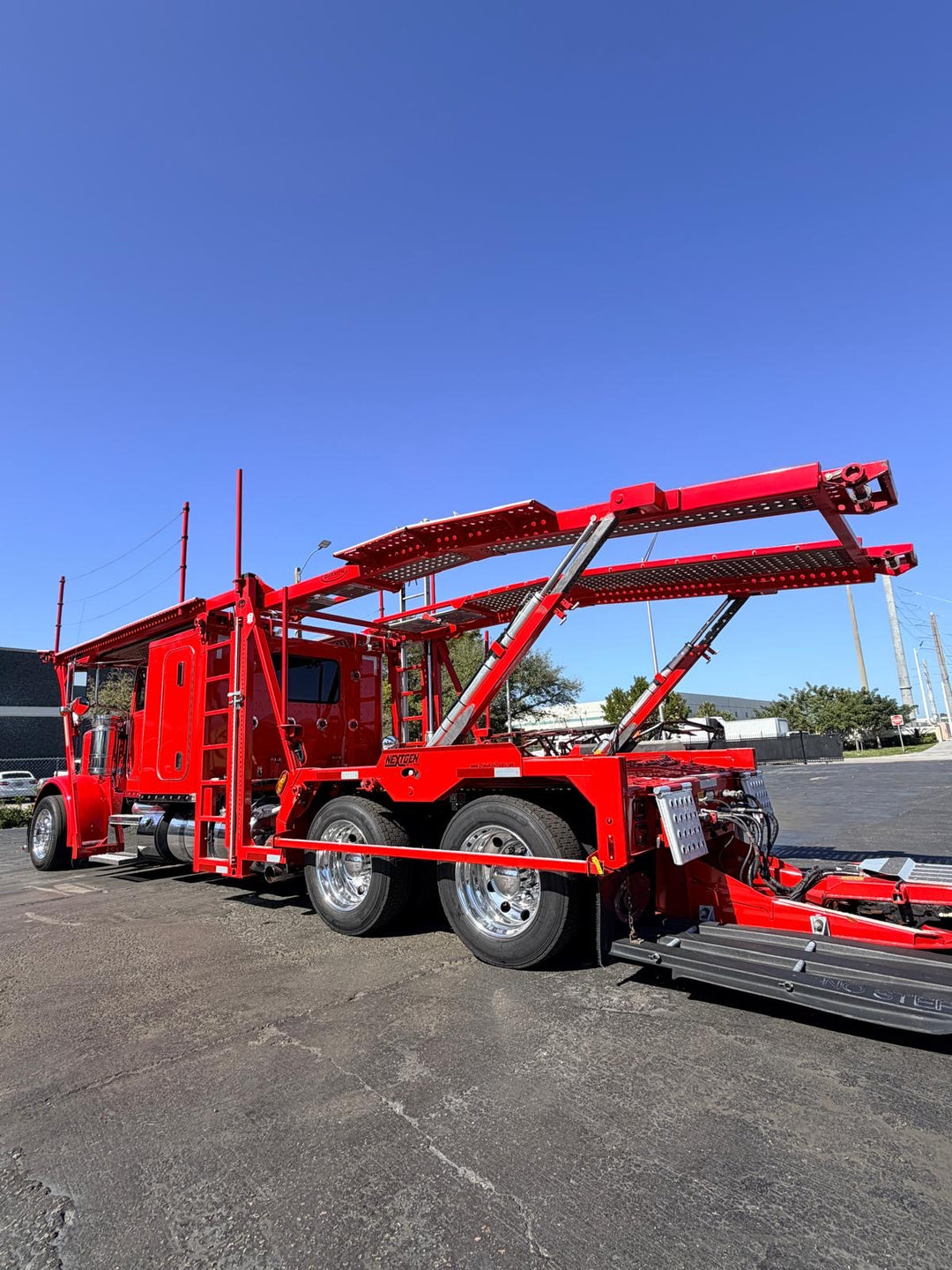2022 Peterbilt 389 w/a 2020 Cottrell LSFA 80’