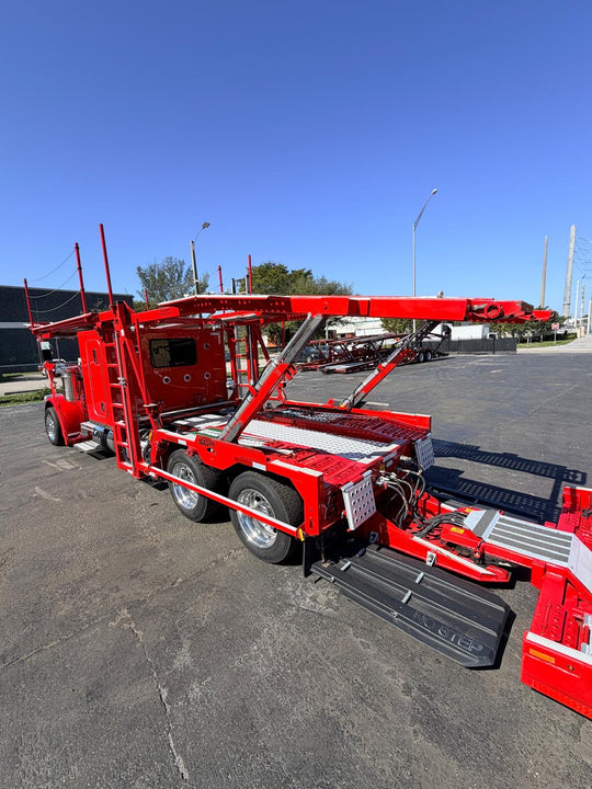 2022 Peterbilt 389 w/a 2020 Cottrell LSFA 80’