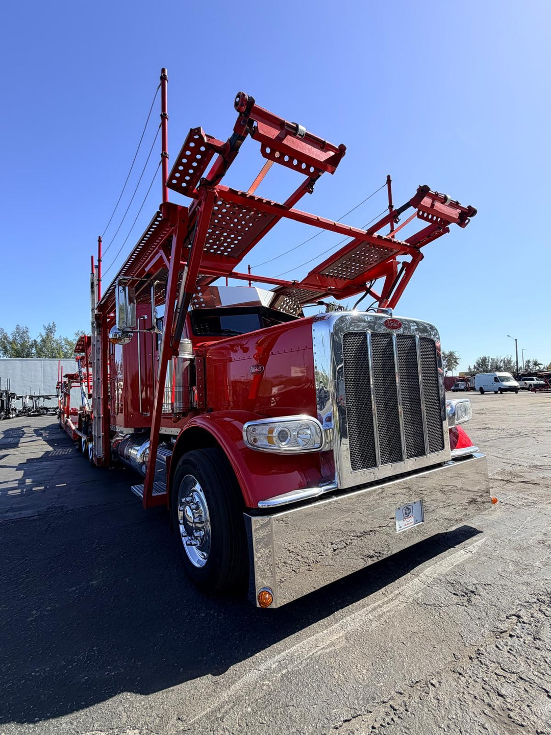 2022 Peterbilt 389 w/a 2020 Cottrell LSFA 80’