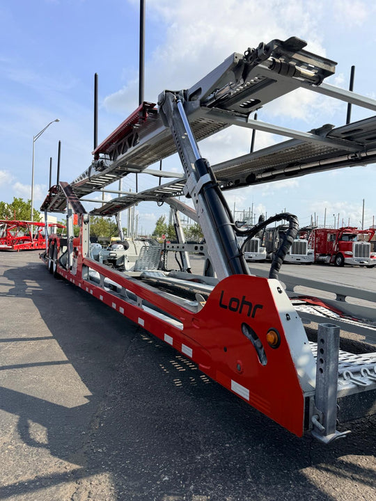 2024 Peterbilt 389 w/a 2023 Lohr G20