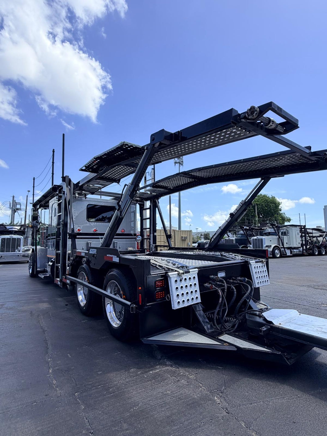 2024 Peterbilt 389 w/a 2024 Cottrell CX09 LSFA 80”