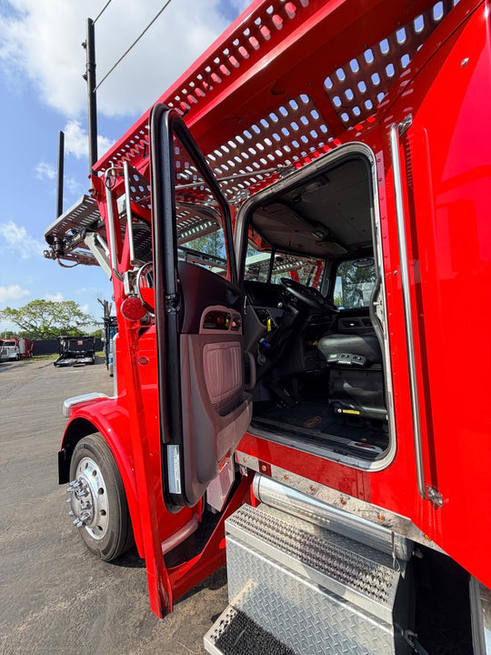 2024 Peterbilt 389 w/a 2023 Lohr G20