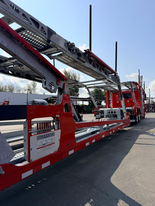 2024 Peterbilt 389 w/a 2023 Lohr G20