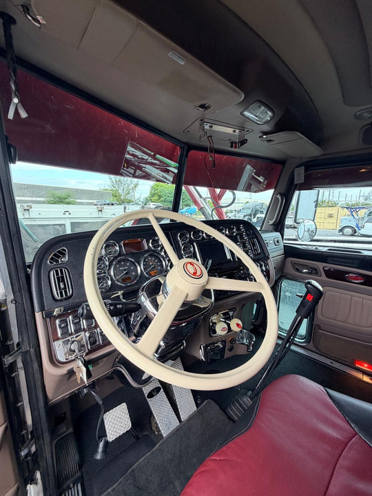 2022 Peterbilt 389 w/a 2022 Cottrell CX09 LSFA