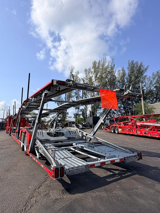 2024 Peterbilt 389 w/a 2023 Lohr G20