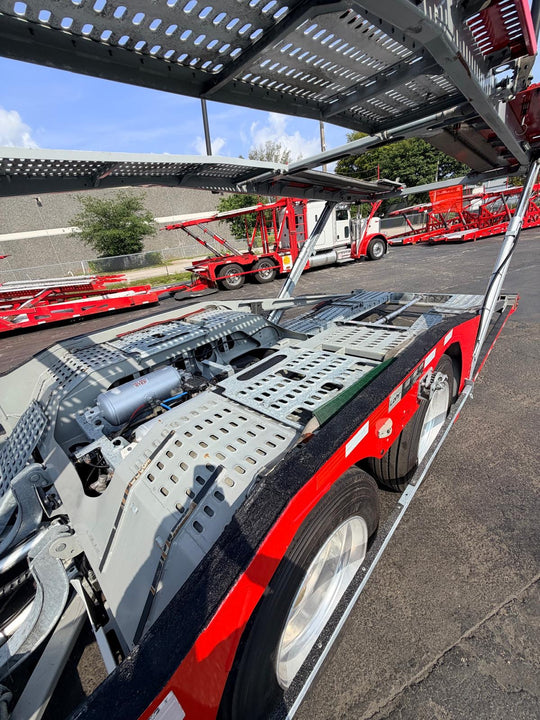 2024 Peterbilt 389 w/a 2023 Lohr G20