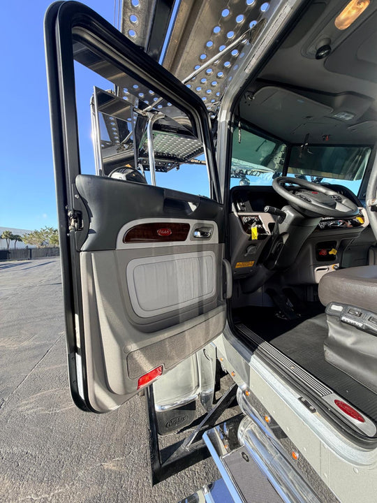 2024 Peterbilt 389 w/a 2024 Cottrell CX09 LSFA 80”