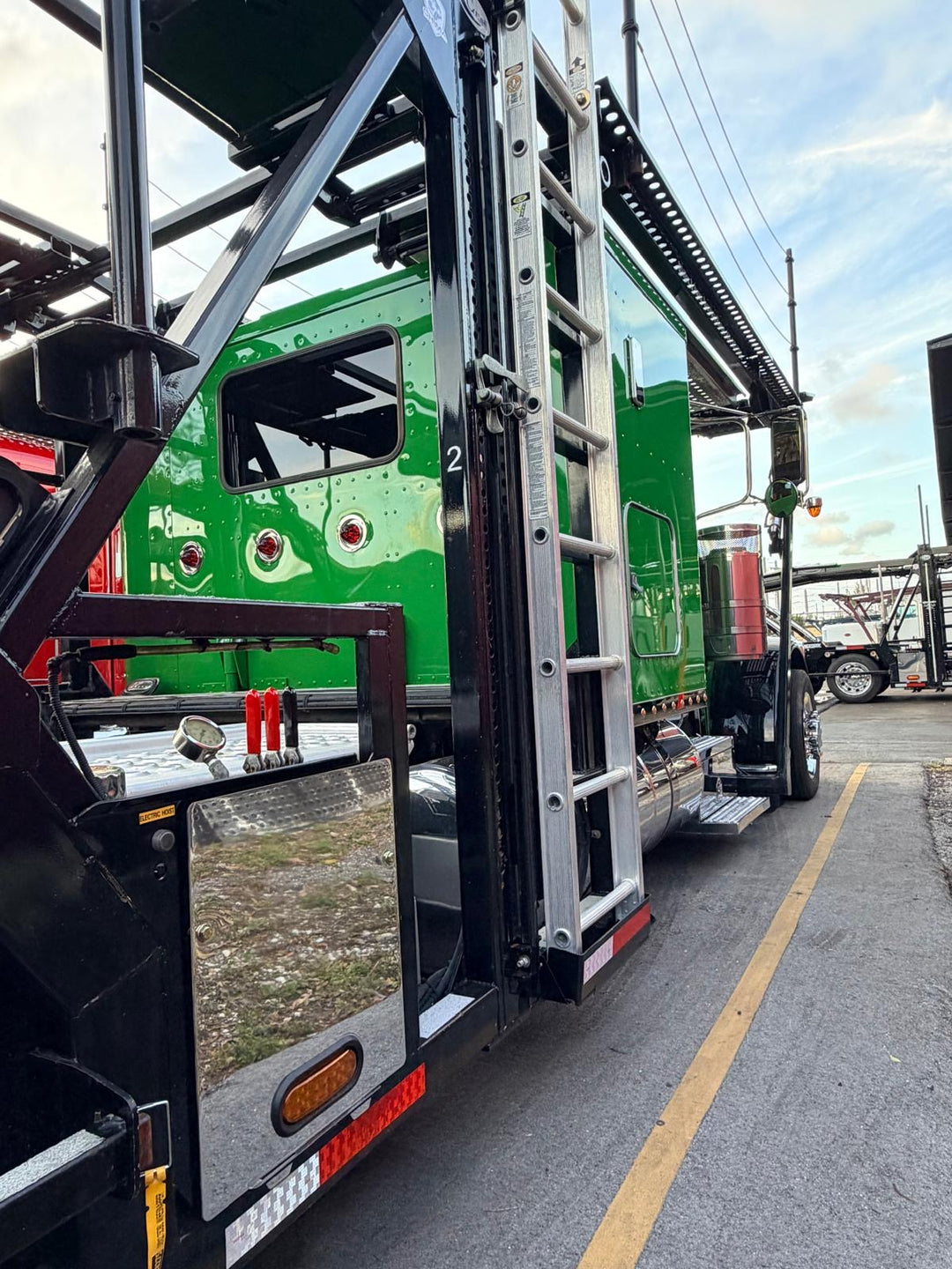 2020 Peterbilt 389 (Chop Top) w/a 2020 Cottrell CX09 LSFA 80 Footer