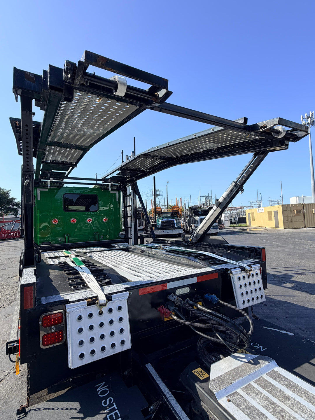 2019 Peterbilt 389 w/a 2020 Cottrell CX09 LSFA