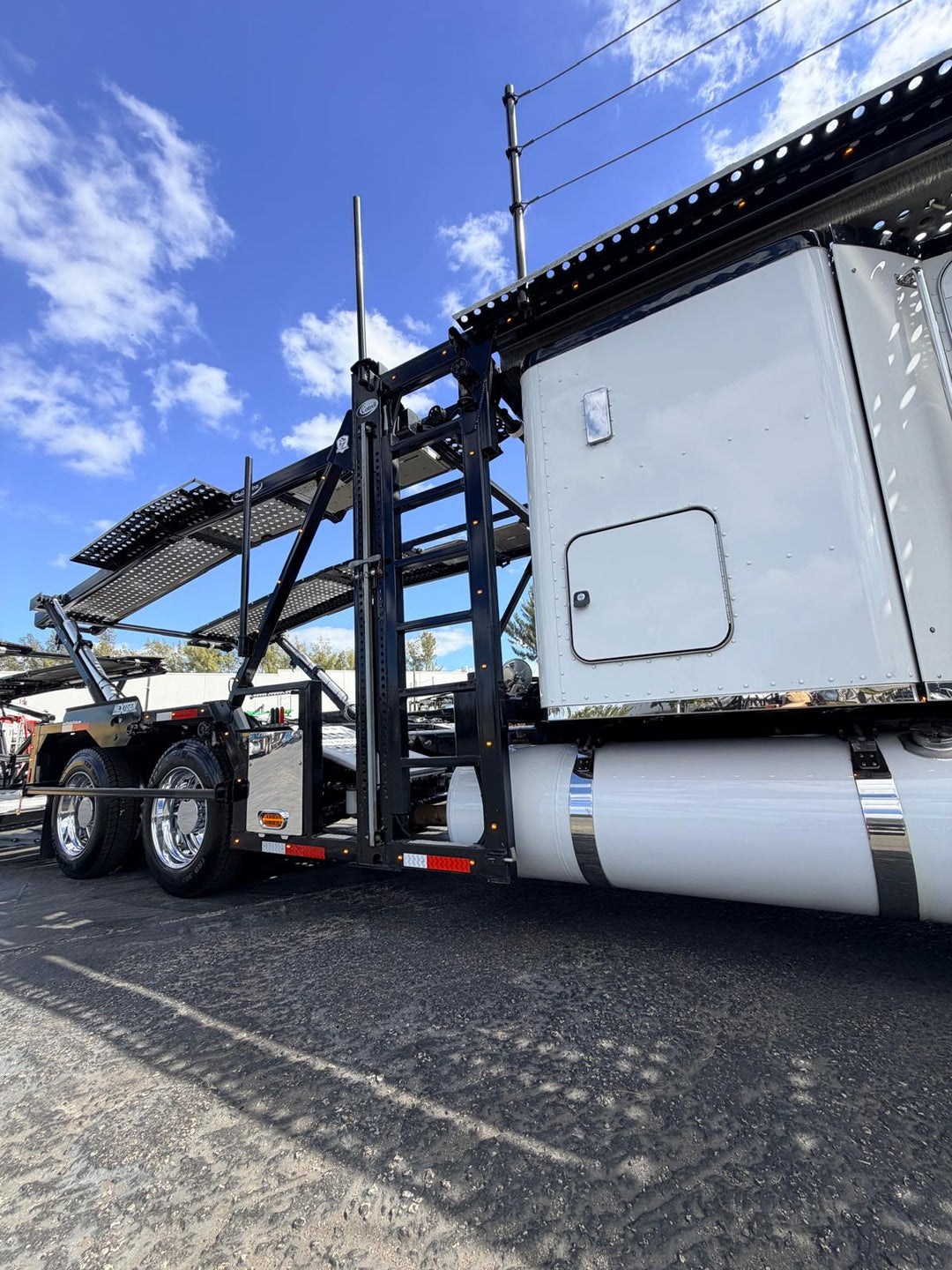 2021 Peterbilt 389 (ChopTop) w/a 2023 Cottrell LSFA 80”