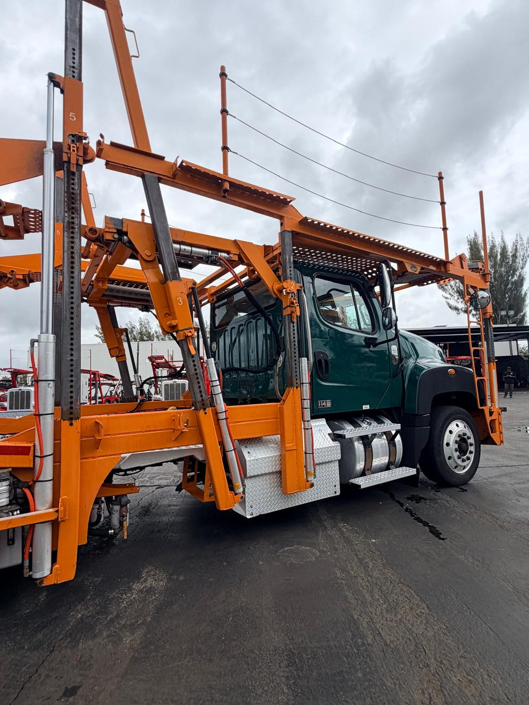 2020 Freightliner 114SD w/a 2020 Cottrell CX09 LSFA 80 Footer