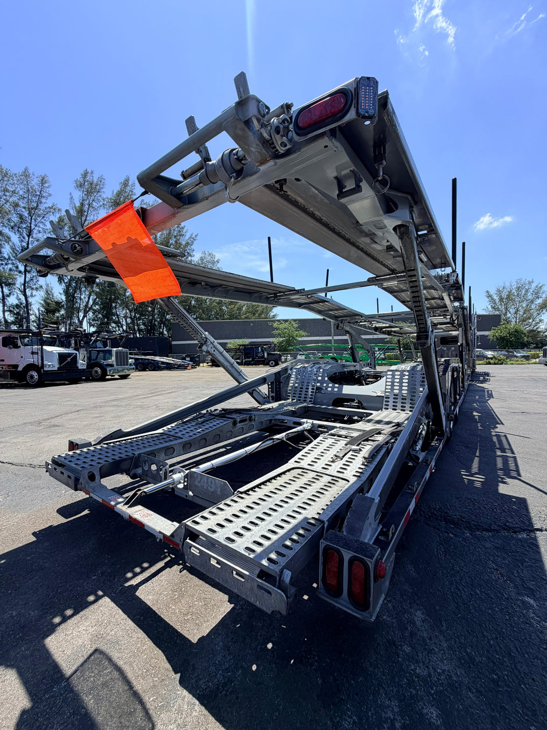 2024 Peterbilt 389 w/a 2023 Lohr G20