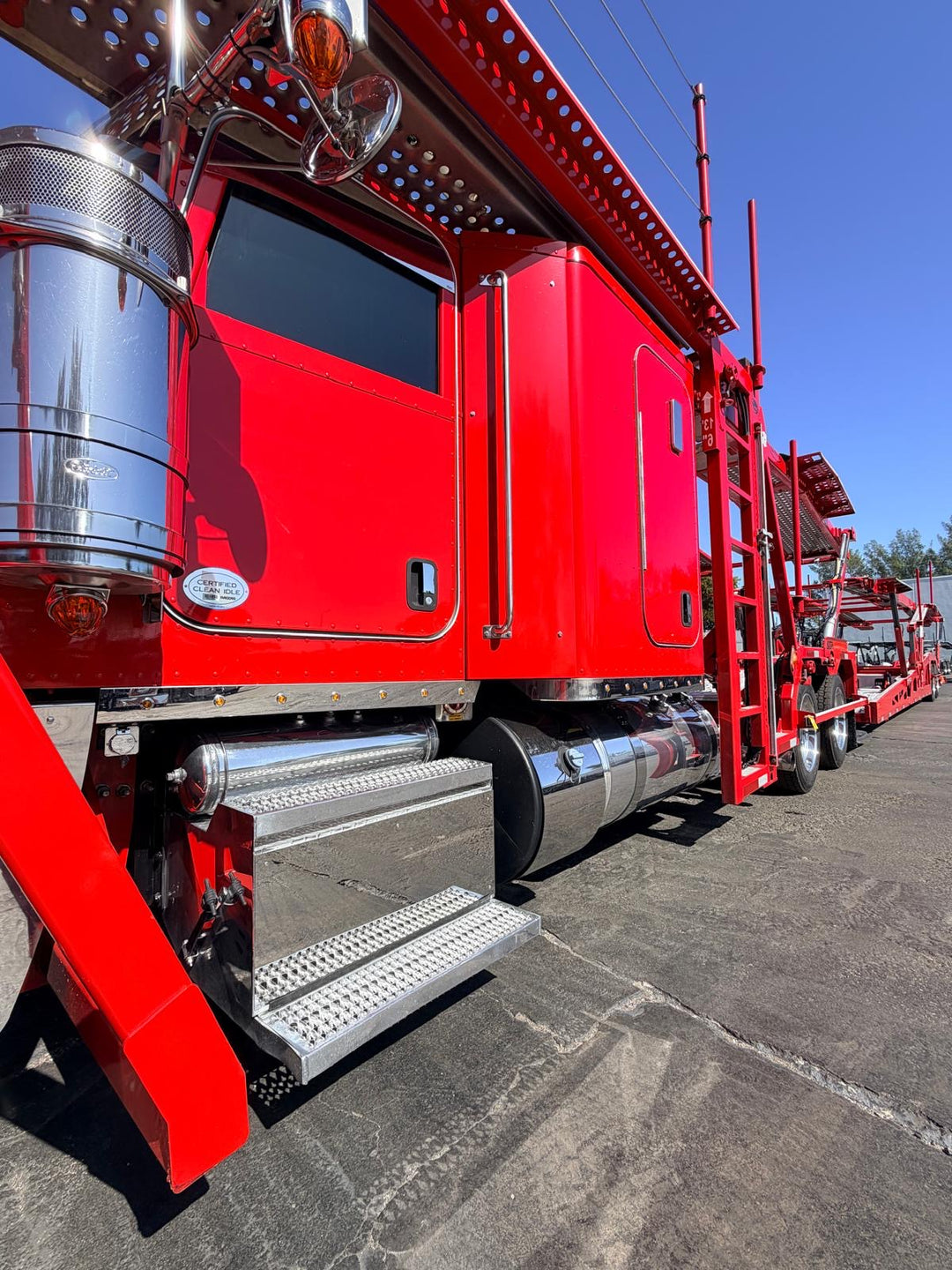 2022 Peterbilt 389 w/a 2020 Cottrell LSFA 80’