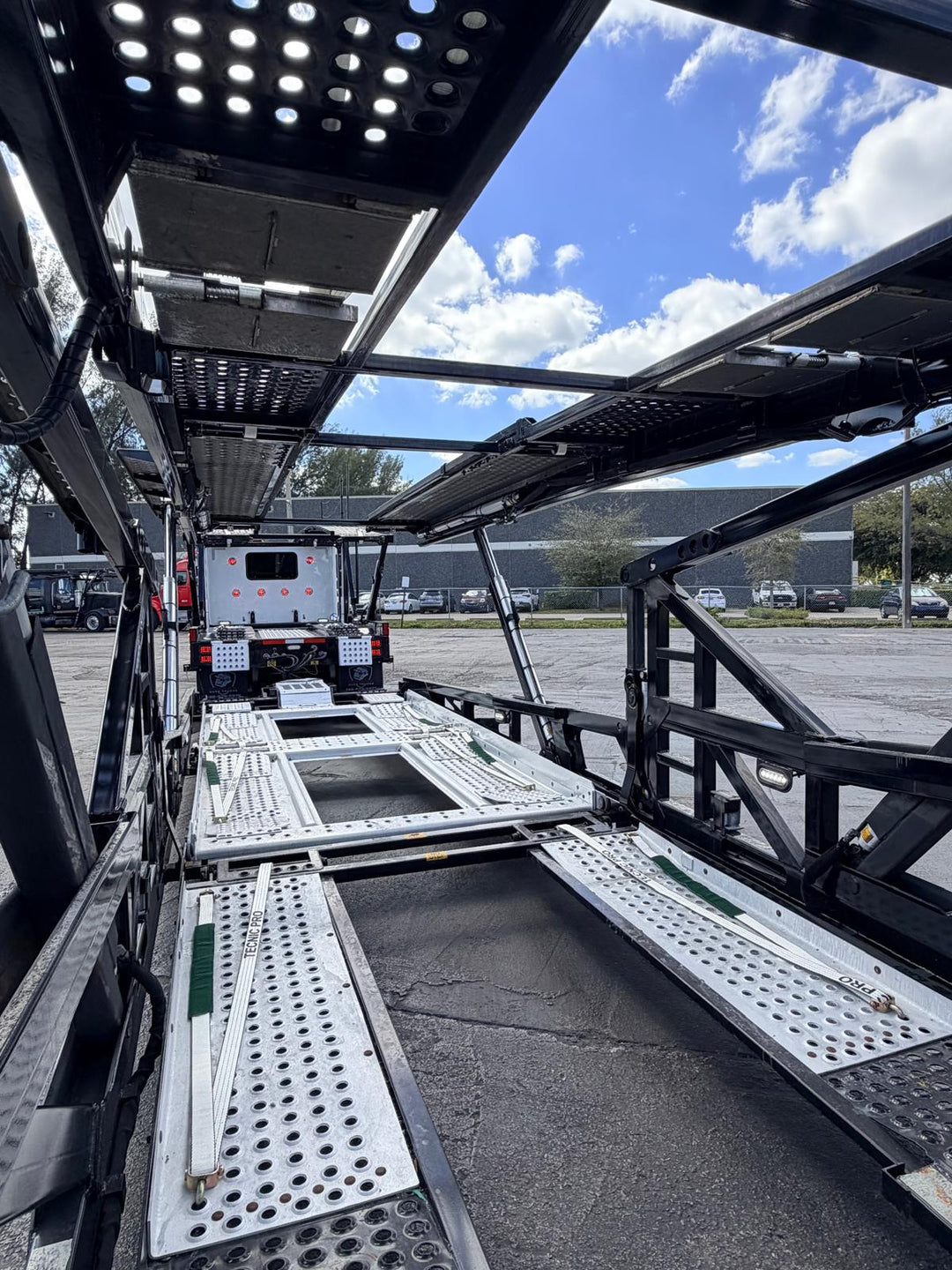 2021 Peterbilt 389 (ChopTop) w/a 2023 Cottrell LSFA 80”