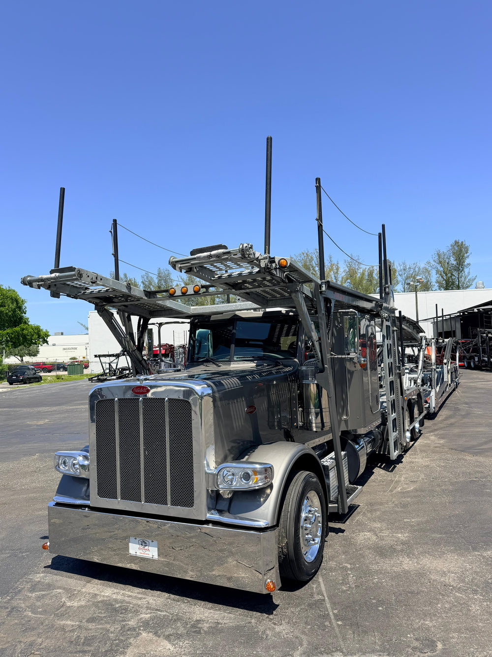 2024 Peterbilt 389 w/a 2023 Lohr G20