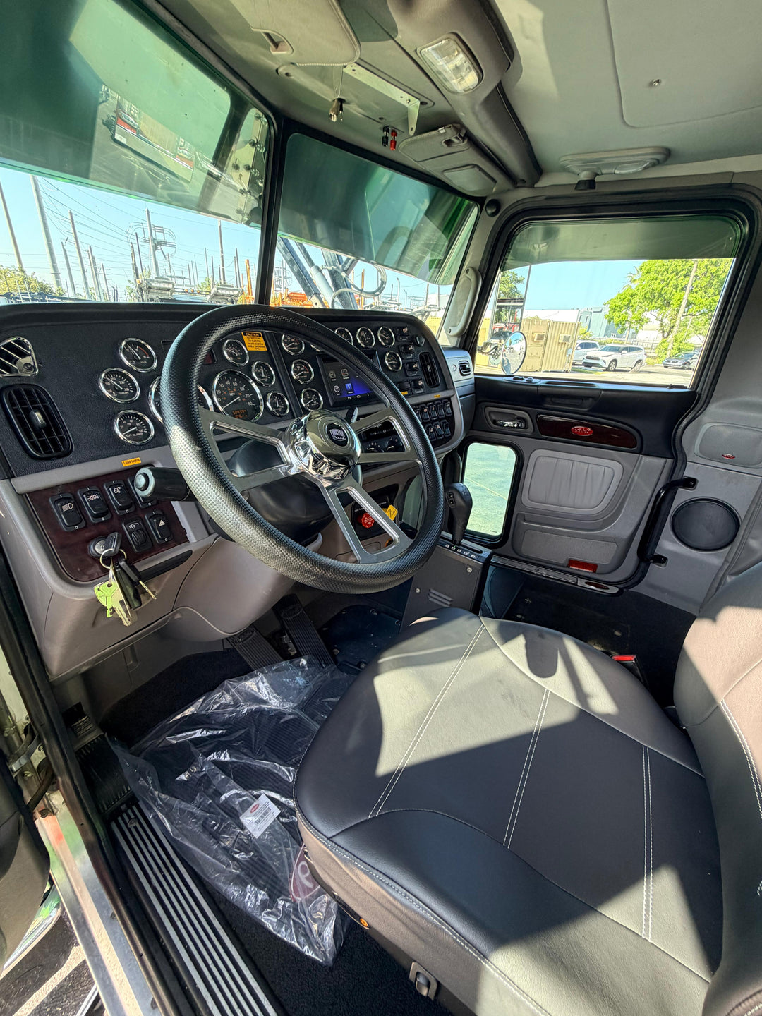 2019 Peterbilt 389 w/a 2020 Cottrell CX09 LSFA