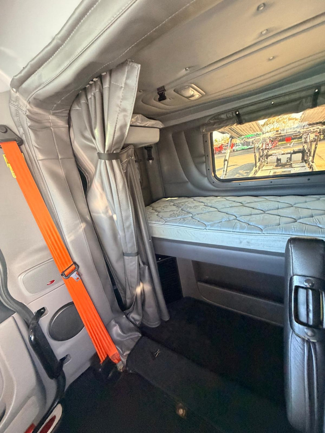 2024 Peterbilt 389 w/a 2024 Cottrell CX09 LSFA 80”
