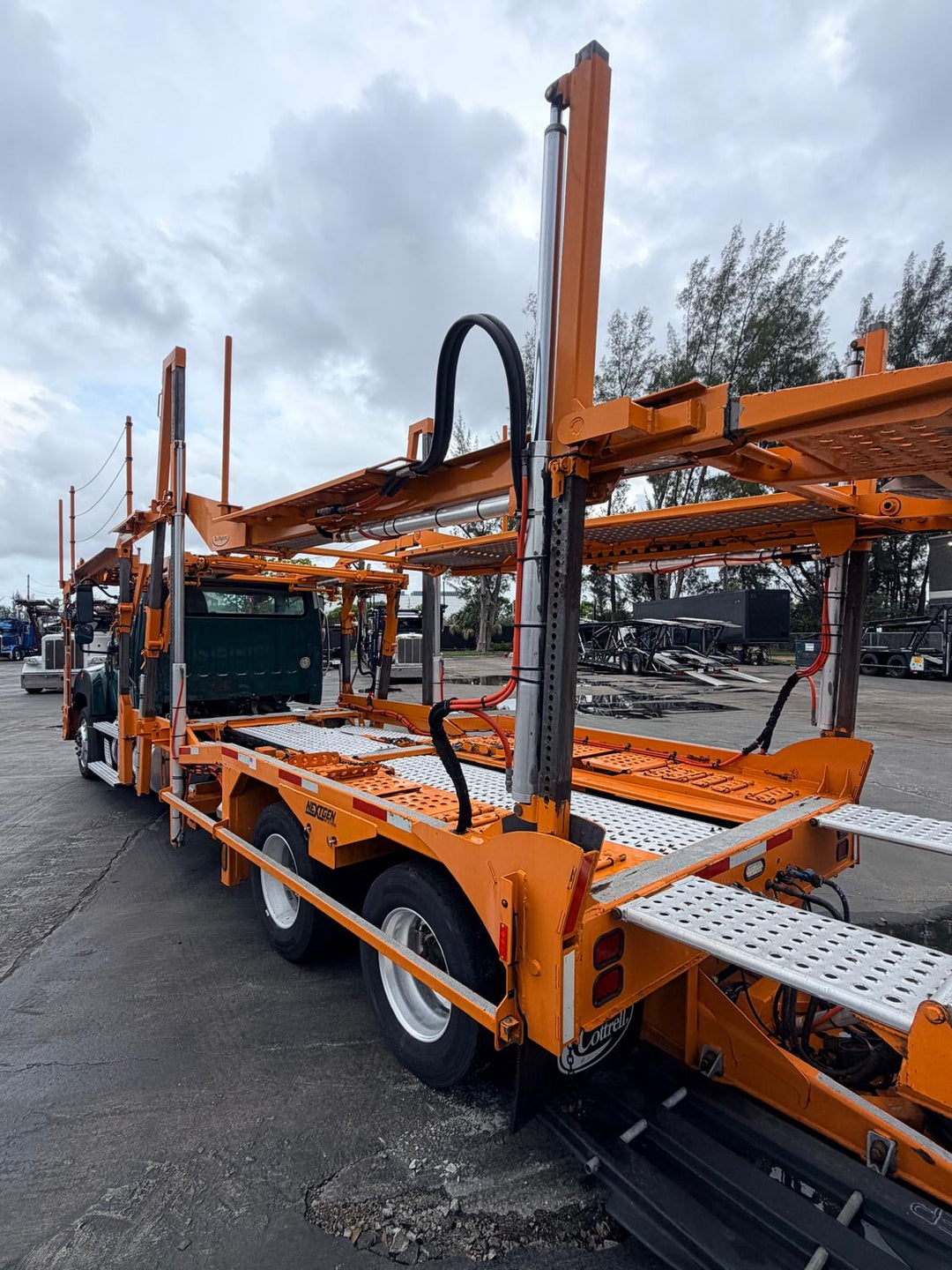2020 Freightliner 114SD w/a 2020 Cottrell CX09 LSFA 80 Footer