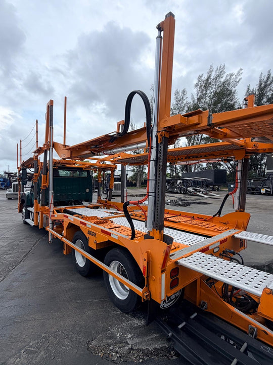 2020 Freightliner 114SD w/a 2020 Cottrell CX09 LSFA 80 Footer