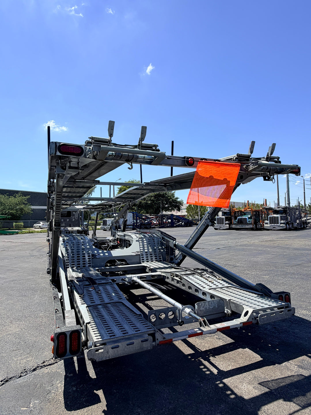 2024 Peterbilt 389 w/a 2023 Lohr G20