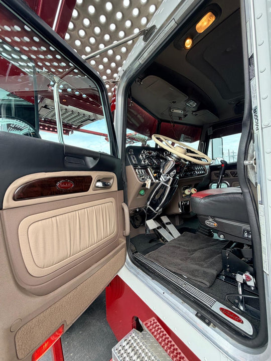 2022 Peterbilt 389 w/a 2022 Cottrell CX09 LSFA