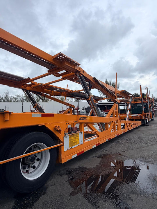 2020 Freightliner 114SD w/a 2020 Cottrell CX09 LSFA 80 Footer
