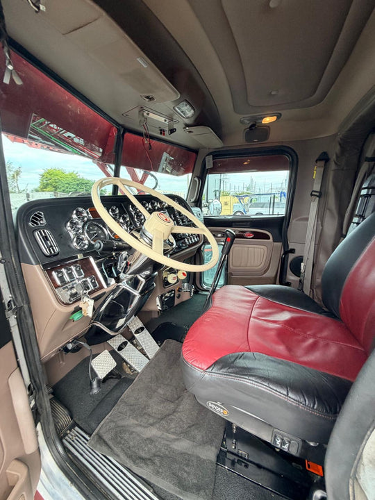 2022 Peterbilt 389 w/a 2022 Cottrell CX09 LSFA