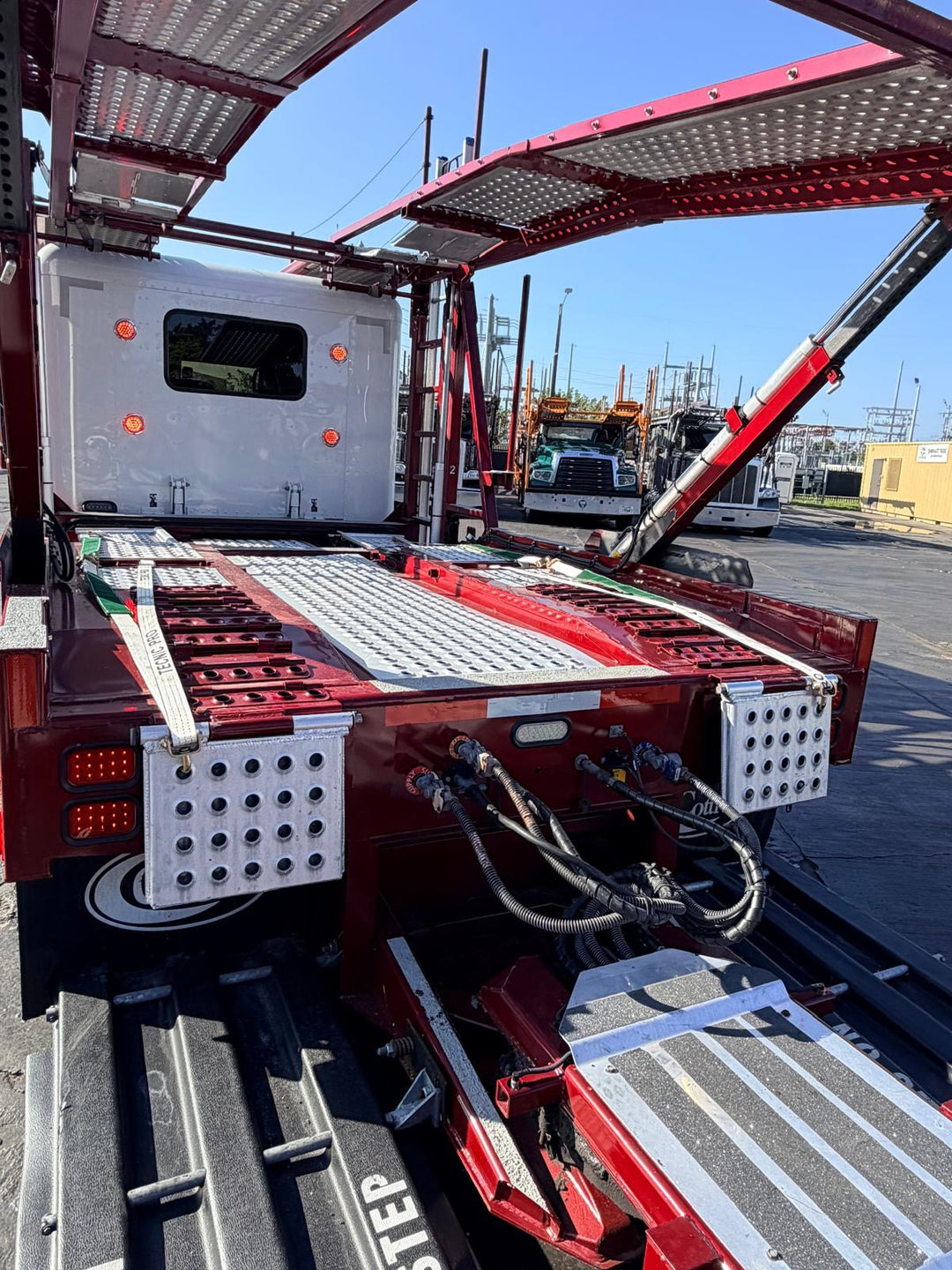 2022 Peterbilt 389 w/a 2022 Cottrell CX09 LSFA