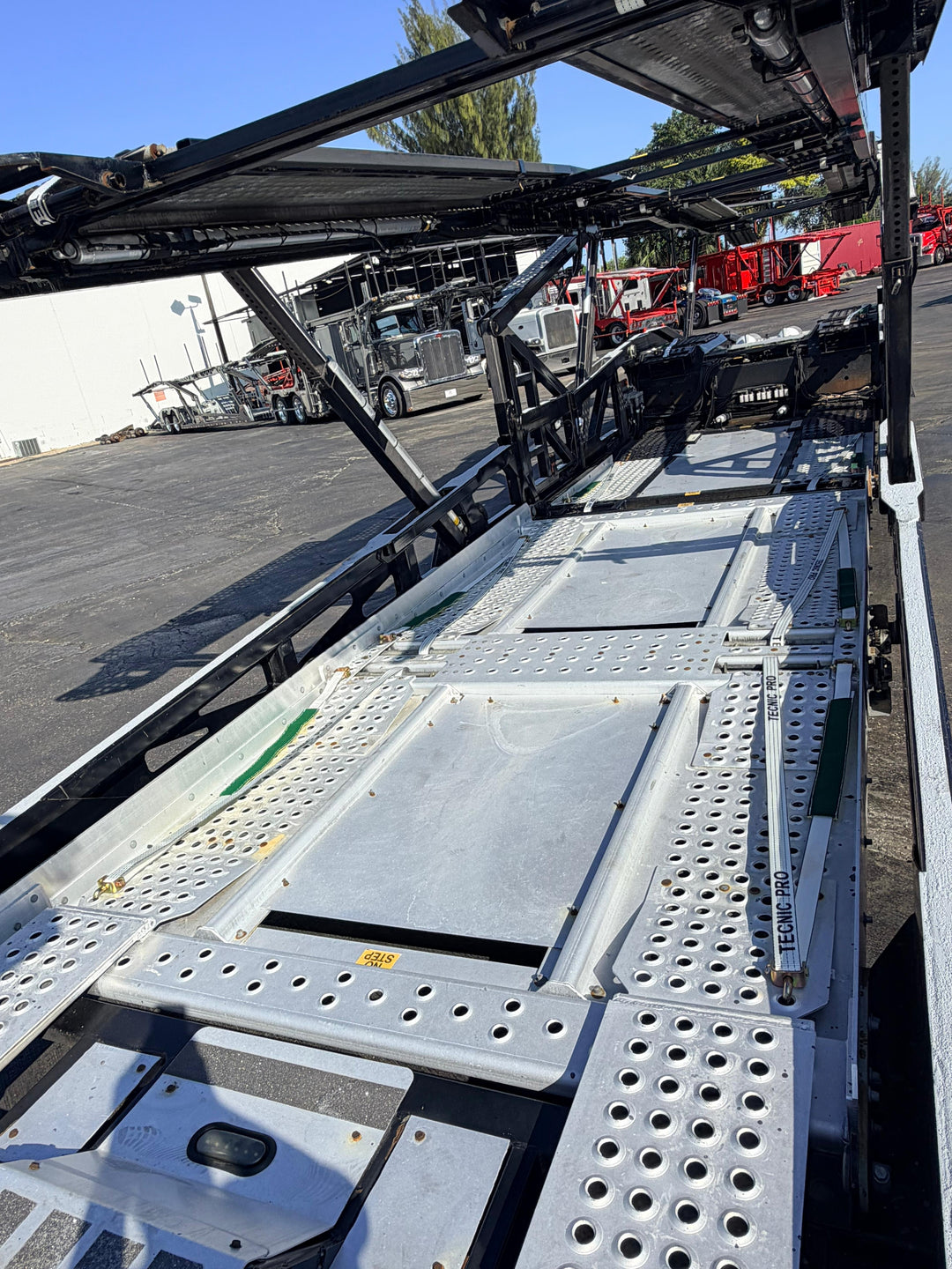 2019 Peterbilt 389 w/a 2020 Cottrell CX09 LSFA