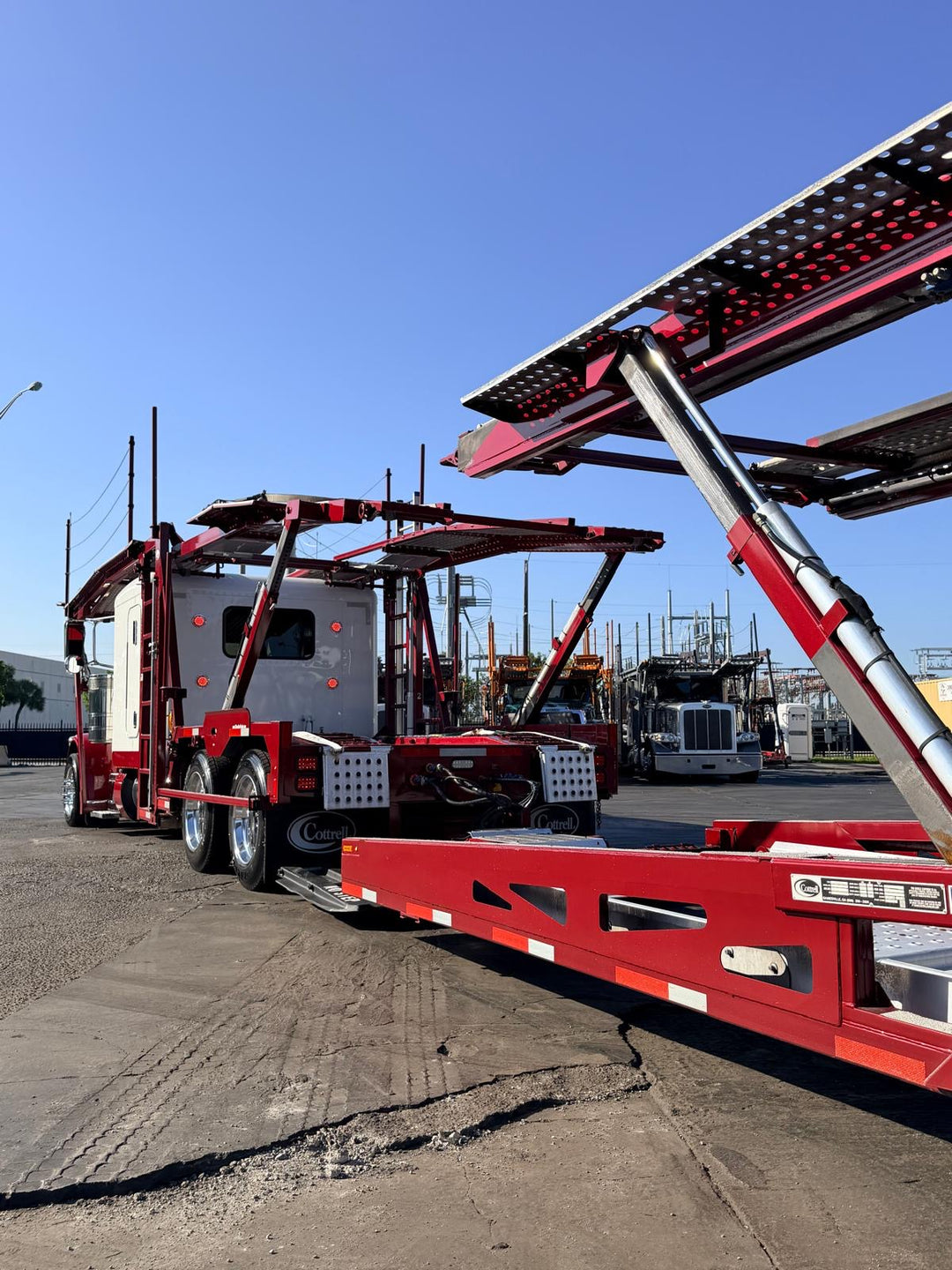2022 Peterbilt 389 w/a 2022 Cottrell CX09 LSFA