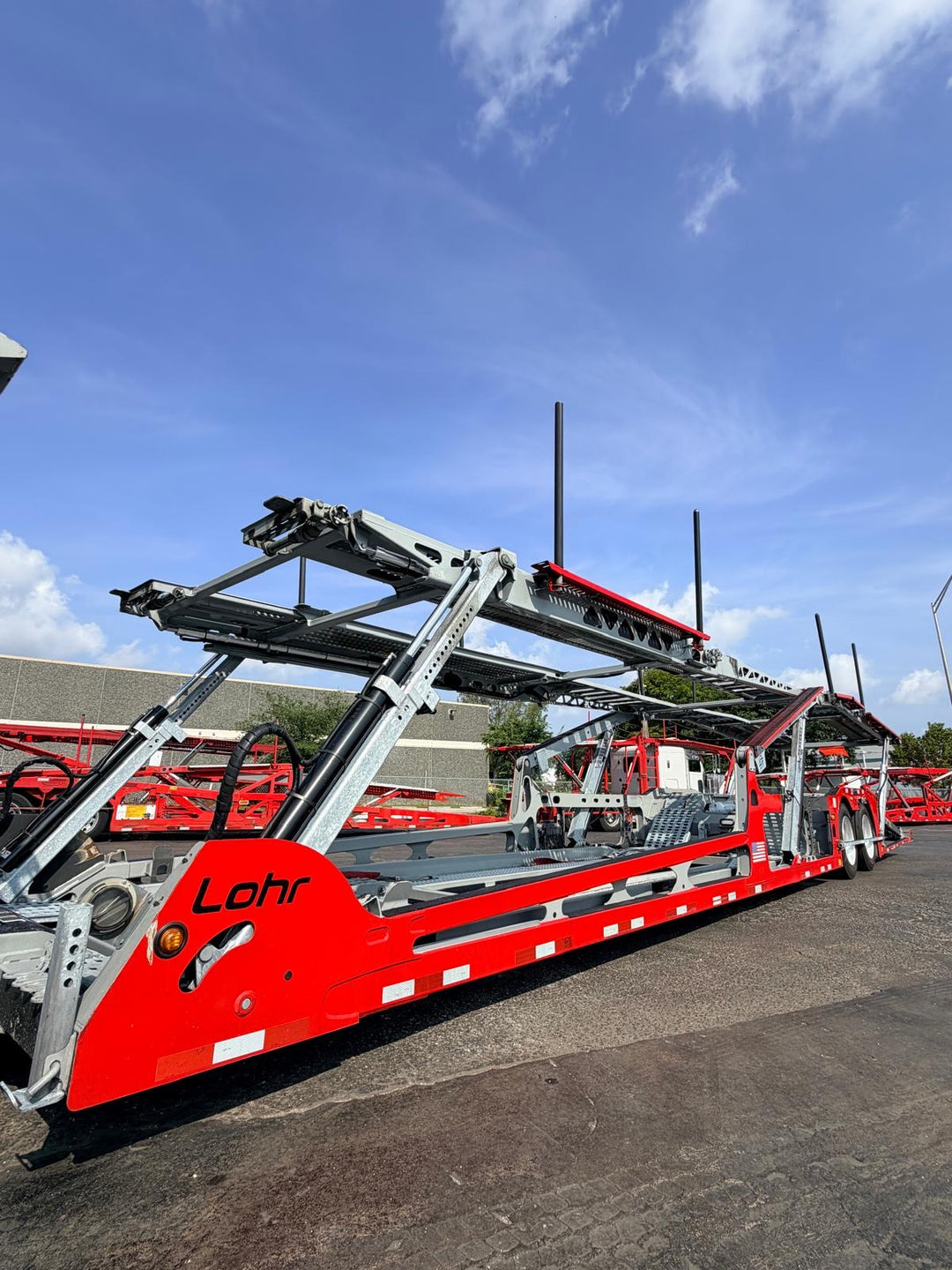 2024 Peterbilt 389 w/a 2023 Lohr G20