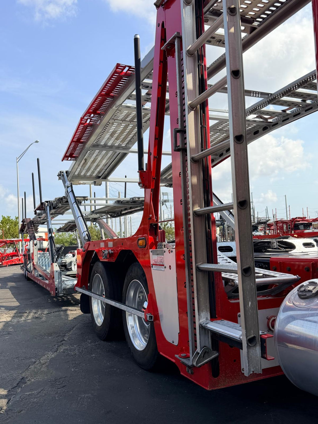 2024 Peterbilt 389 w/a 2023 Lohr G20
