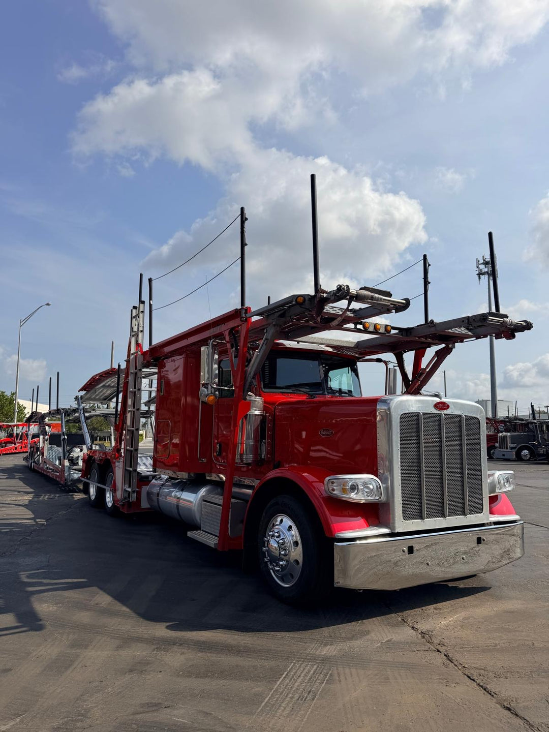 2024 Peterbilt 389 w/a 2023 Lohr G20