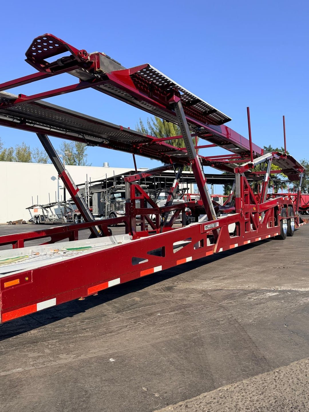 2022 Peterbilt 389 w/a 2022 Cottrell CX09 LSFA