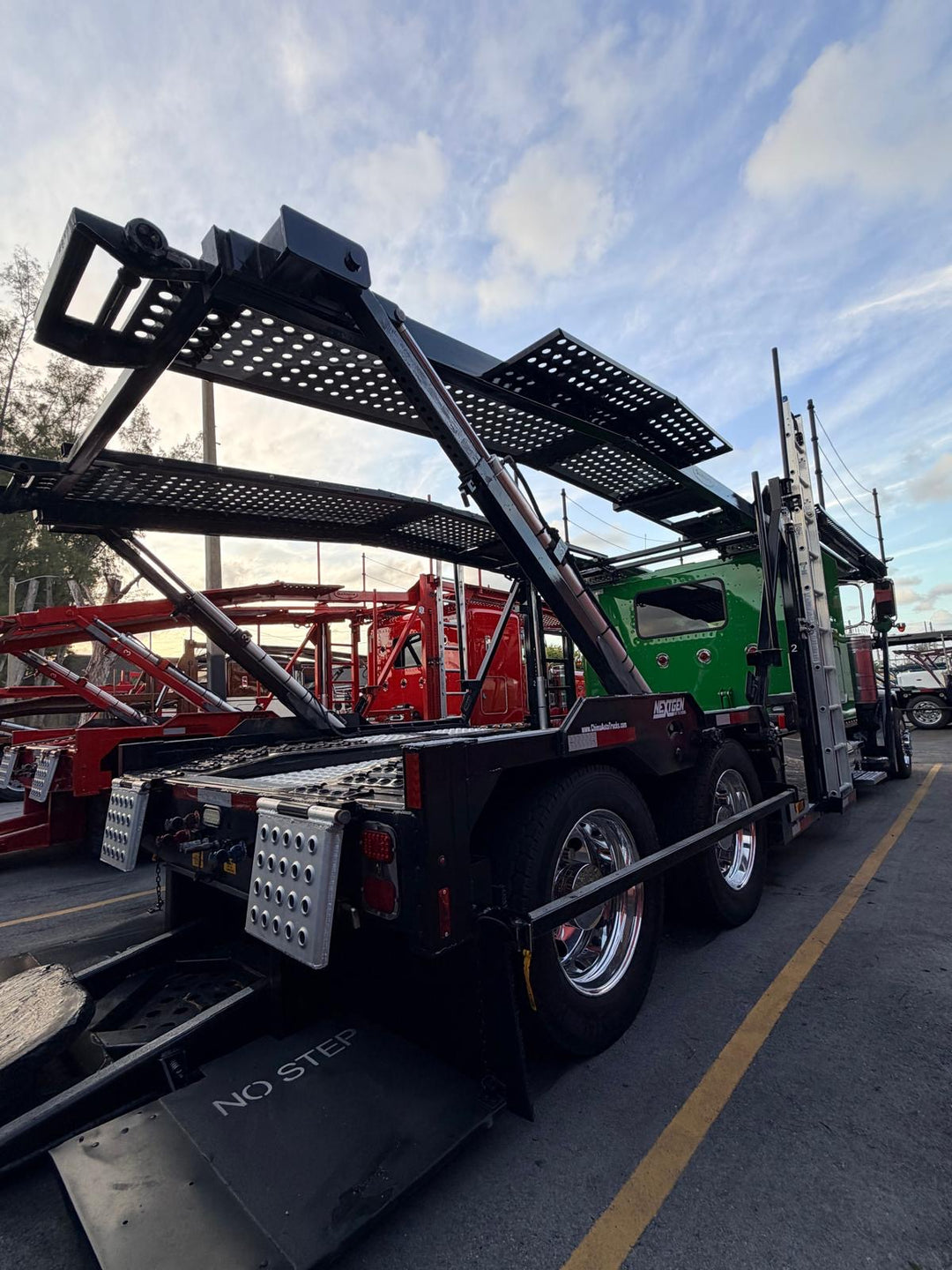 2020 Peterbilt 389 (Chop Top) w/a 2020 Cottrell CX09 LSFA 80 Footer