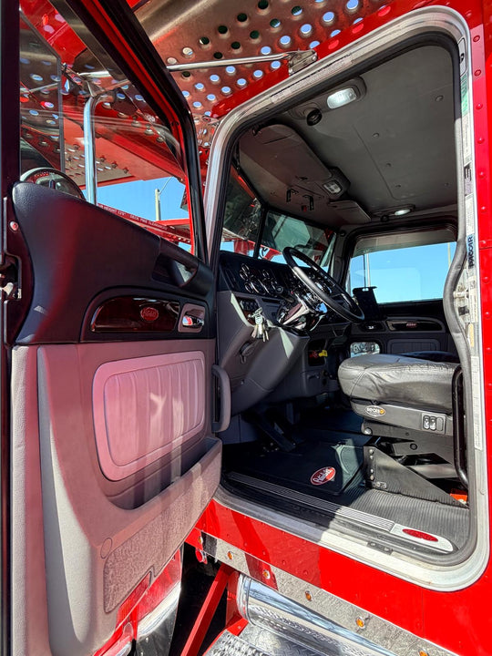 2022 Peterbilt 389 w/a 2020 Cottrell LSFA 80’