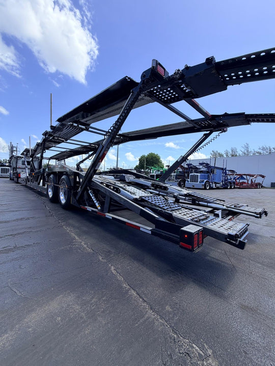2024 Peterbilt 389 w/a 2024 Cottrell CX09 LSFA 80”
