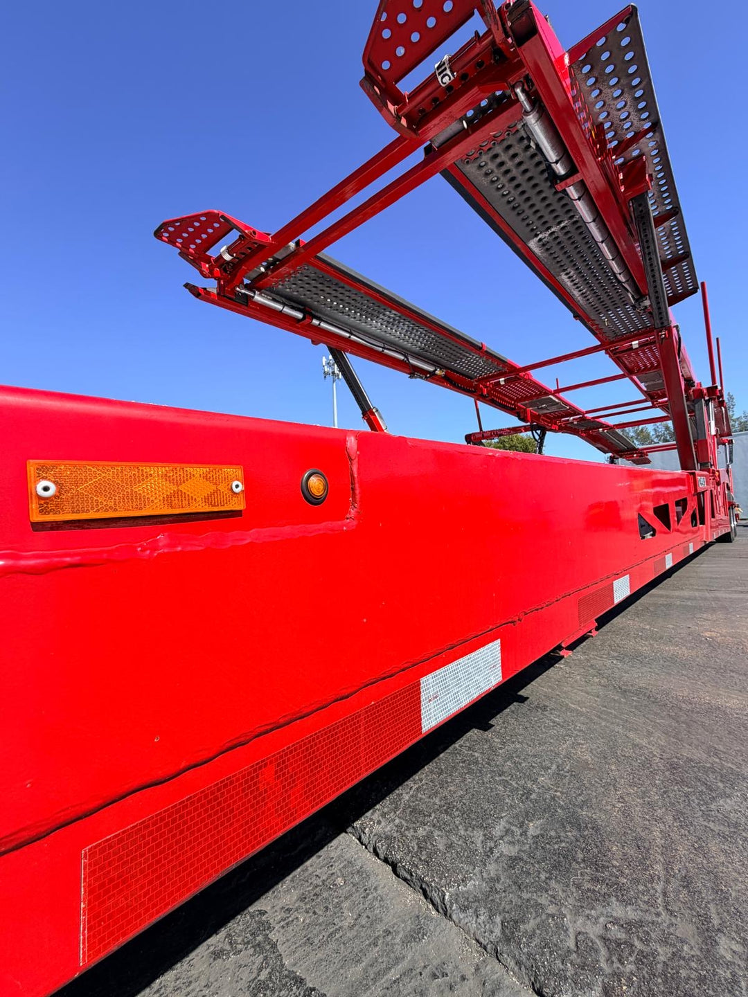 2022 Peterbilt 389 w/a 2020 Cottrell LSFA 80’