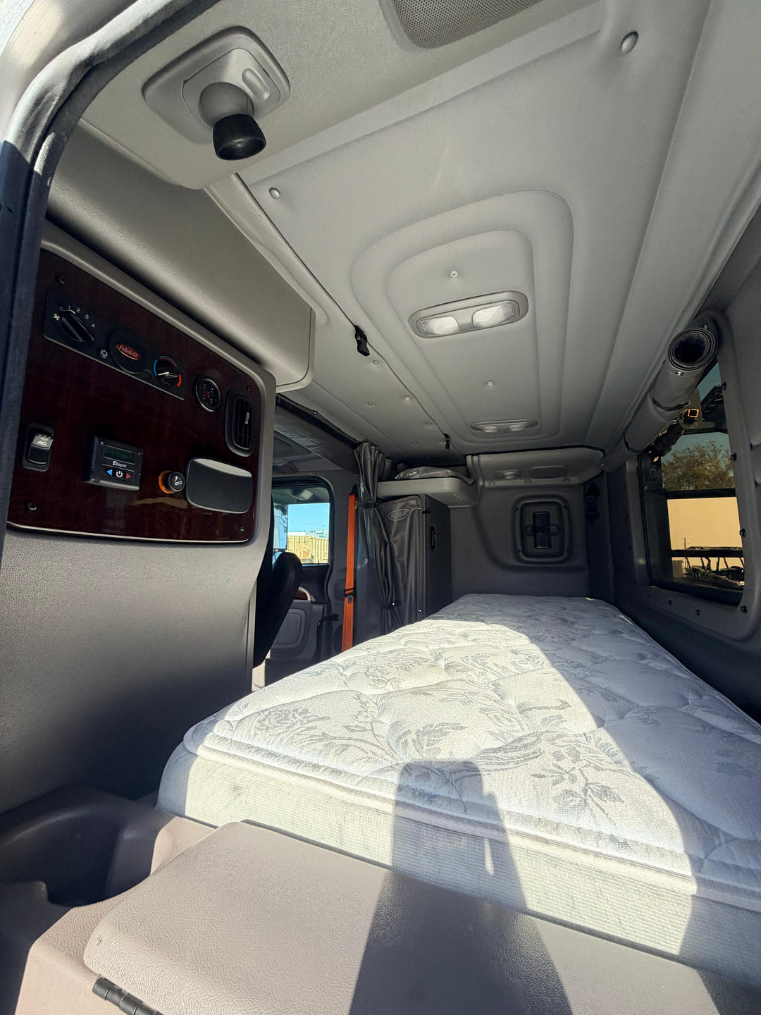 2024 Peterbilt 389 (ChopTop) w/a 2024 Cottrell CX09 LSFA 80”