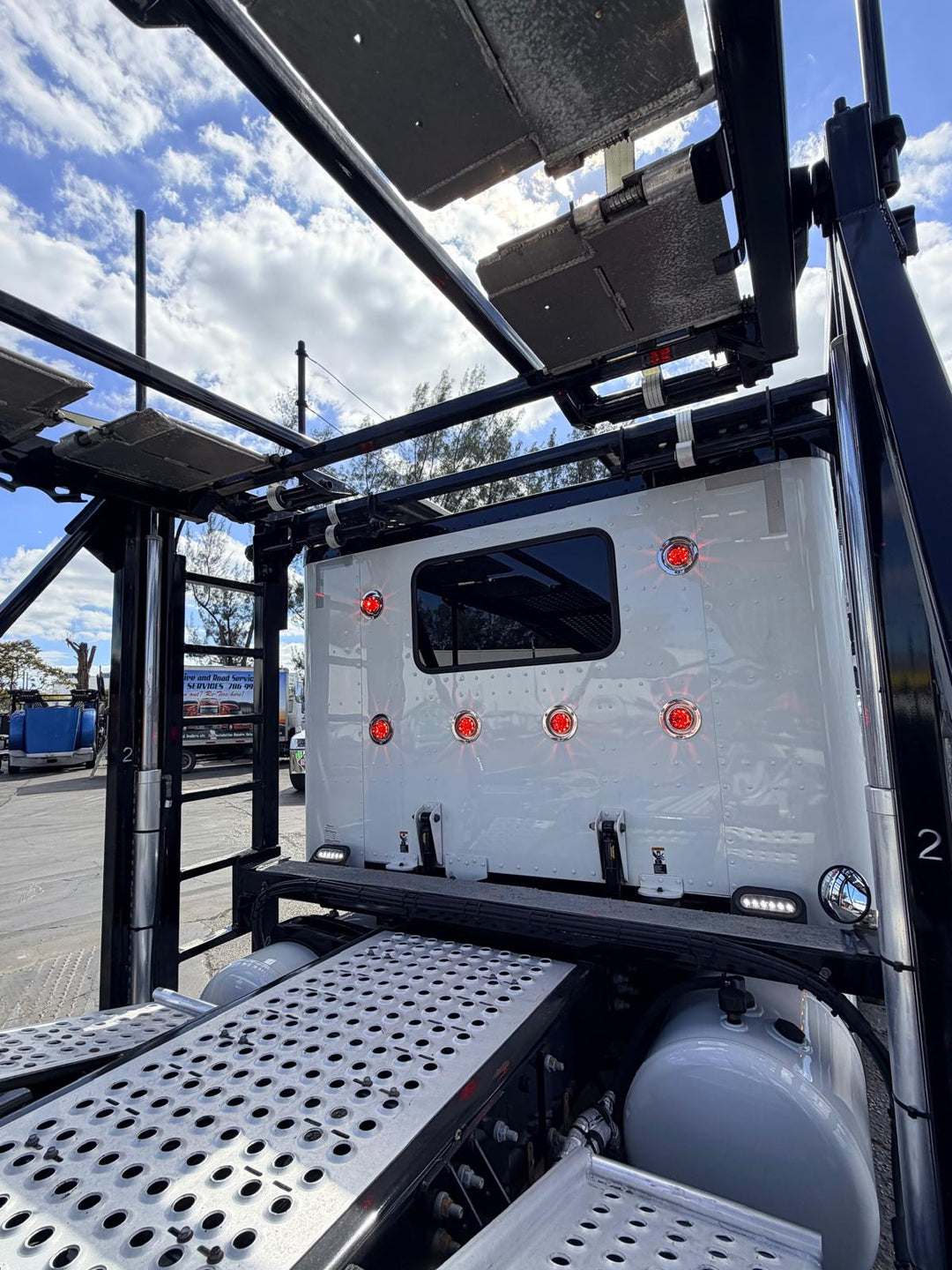 2021 Peterbilt 389 (ChopTop) w/a 2023 Cottrell LSFA 80”