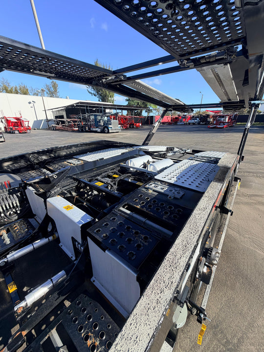 2024 Peterbilt 389 (ChopTop) w/a 2024 Cottrell CX09 LSFA 80”