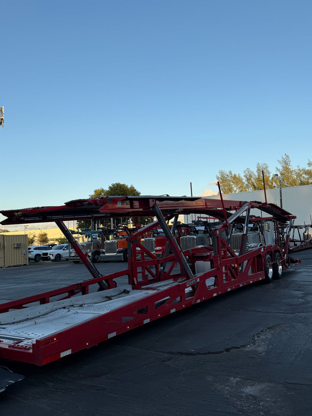 2020 Peterbilt 389 (CHOP TOP) w/a 2020 Cottrell LSFA 80 Footer