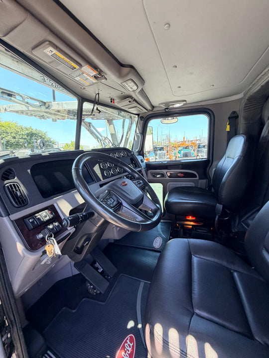 2024 Peterbilt 389 w/a 2023 Lohr G20
